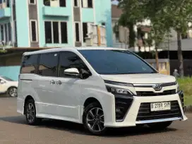 Toyota Voxy 2.0 AT 2018 Putih (adex)