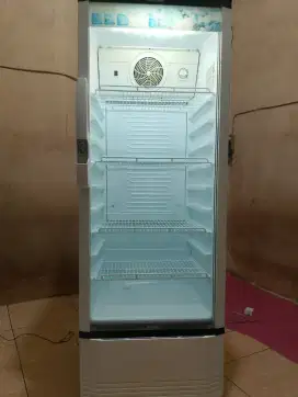 Showcase 4 rak Polytron