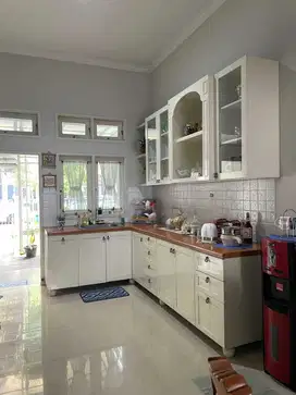 Dijual Cepat Rumah Luas dan Nyaman di Batununggal
