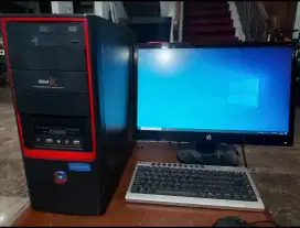 Komputer desktop i3 CPU dan monitor
