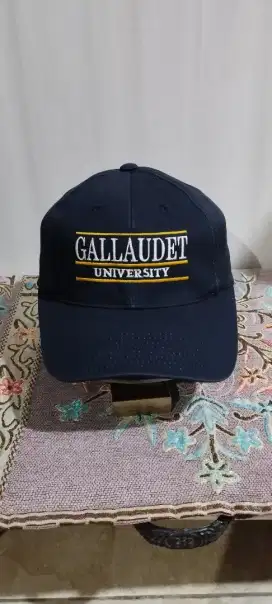 Snapback American nedlle 
Gallaudet University
All size
Full tag