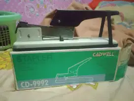 Stapler jilid besar
