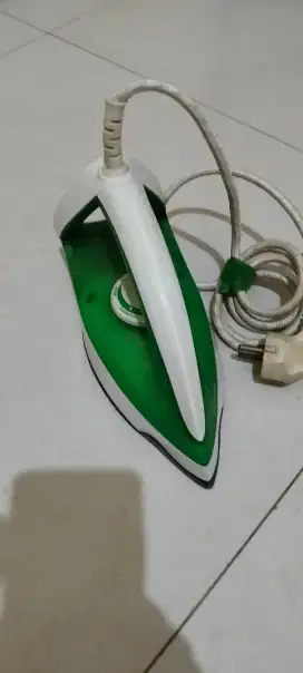 Strikaan Philips warna hijau