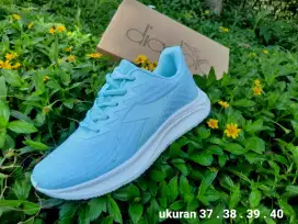 Sepatu diadora pink