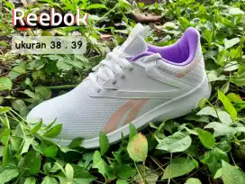 Sepatu reebok women