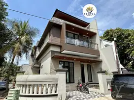 Dijual Rumah Hoek Depan Taman, Lokasi Strategis di Melati Mas