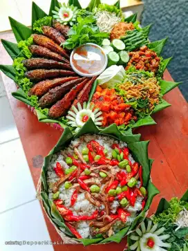 Paket Liwetan nasi bakul atau tumpemg liwetan