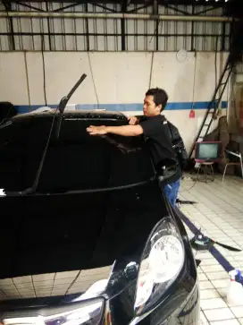 Kaca film mobil dan kantor serta hunian