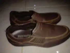 Di jual cepat sepatu ukuran 40 msh bgs jrng di pakai