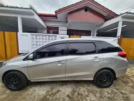 Dijual mobil Honda Mobilio