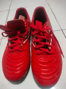 Sepatu bola specs size 43