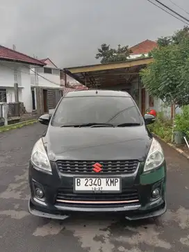 Suzuki Ertiga gl mt 2012 hitam DP 8 jt