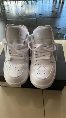 Sepatu Air Jordan 1 Low White