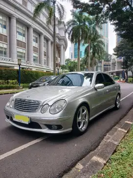 Ciamik LOW KM Mercedes Benz W211 E240 At 2003
