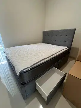 Dipan Tempat Tidur TAKEO dan Kasur TURU BOSS