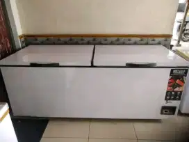 freezer bok merek Gea kapasitas 1200 liter