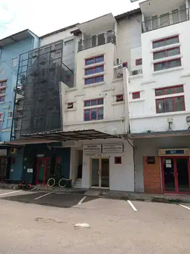 Ruko 4 Lantai Siap Huni di Tanjung Barat Lokasi Super Strategis!
