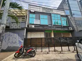 Dijual bangunan kantor izin komersial 8 lantai Strategis