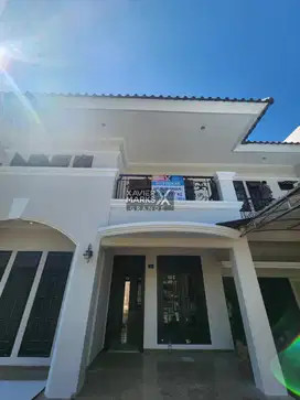 Disewakan rumah di pakuwon indah cluster Villa bukit indah, Surabaya