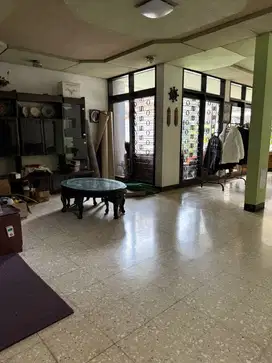 Dijual rumah + kantor di sayap buahbatu pusat Kota Bandung