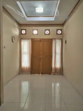 rumah dua lantai deket ramayana dan alun alun