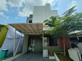 10 Juta punya Rumah Industrialis ada Private Pool dan Solar Panel