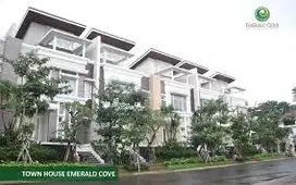 Townhouse 3 Lantai Siap Huni Emerald Cove di Gading Serpong