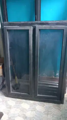 Menjual pintu jendela kaca bongkaran renovasi ruko