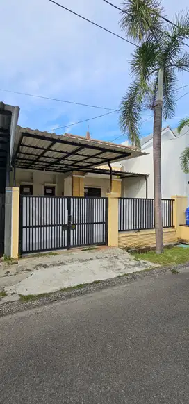 Rumah Di Cluster Aralia , Harapan Indah Bekasi
