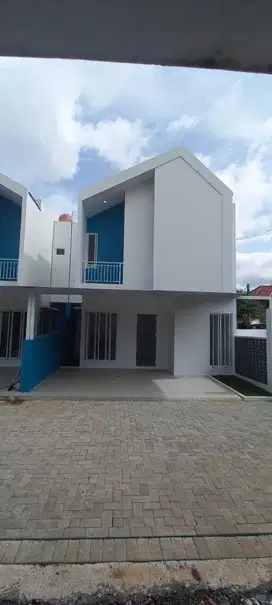 Rumah 2 Lantai Dekat Stasiun UI dan Pal Depok