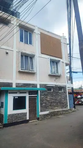 Dijual rumah hook 4 lantai semi furnish Dago kota Bandung
