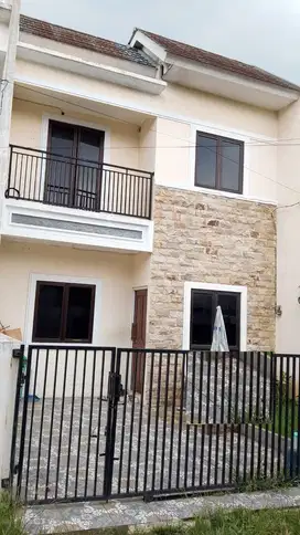 Dijual Cepat Rumah Hoek 2 Lantai Cibinong Bogor