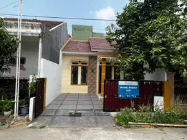 RUMAH DENGAN LT 72 DIJUAL MURAH LOKASI BEKASI TIMUR REGENCY SIAP HUNI