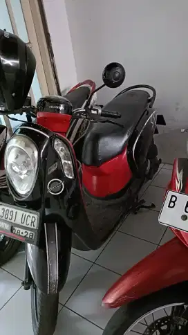 Dijual Honda Scoopy fi lengkap