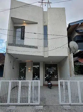 Rumah Baru 2 Lantai tengah kota di Buah batu Bkr dkt Turangga SHM