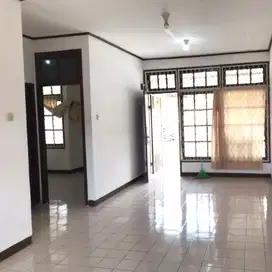 Rumah Asri di Komplek Perumahan Cipanas