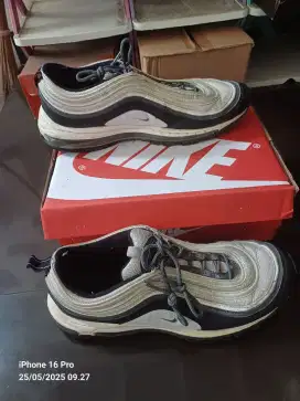 Prelove 2 pasang sepatu Nike original