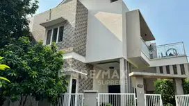 Dijual Rumah Rasa Villa  Di bintaro regency pondok aren