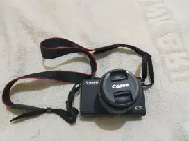 Camera Canon EOS M100