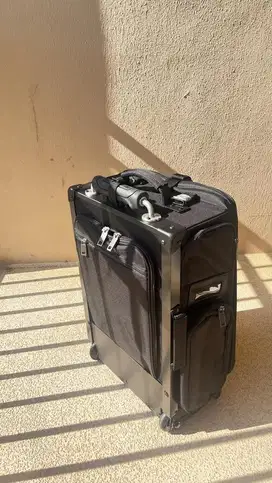 Luggage Works (LW) Stealth Premier 22 Expandable Rolling Bag