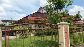 Rumah Hook Tanah Luas - Bisa untuk Bisnis Kosan dan Kantor Kontraktor