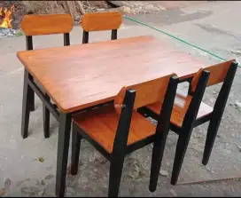 1 Set Meja Makan dan 4 Kursi Sandar (Bisa Custom)
