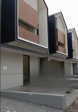 RUMAH CANTIK AREA TAMAN KOPO INDAH 2 SAAT NYA PUNYA RUMAH