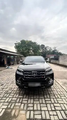 Mobil Fortuner 2.8 VRZ A/T