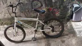 Sepeda bmx merk senator