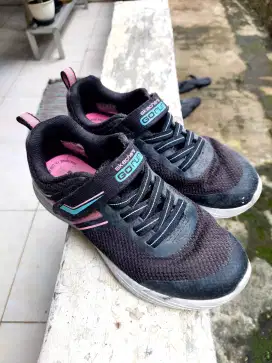Sepatu Sketcher Anak 36