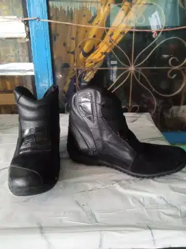 sepatu touring motor RVR