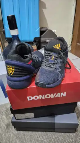 Adidas sepatu basket original Donovan Mitchell size 41.5