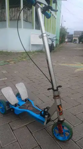 Skuter Pedal lipat eksotik