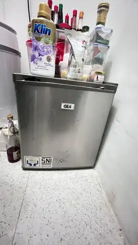 KULKAS MINI GEA